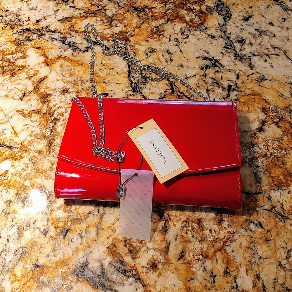 Wallyn's Red patent evening bag with silver stoned removable chain. NWT 9"X6"